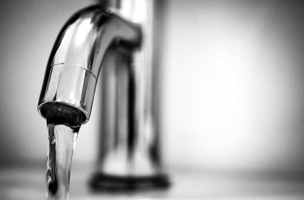 macro-photography-of-a-stainless-steel-faucet-615326.jpg